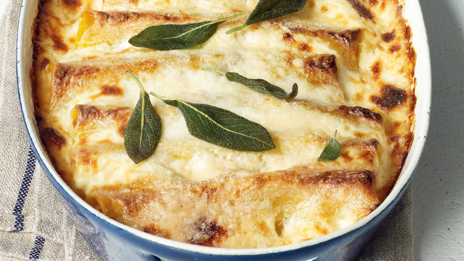 Video How To Fry Sage Leaves Martha Stewart Fried sage leaves add a savory crunch that can be eaten on their own or used to garnish winter root vegetable soups or sides. how to fry sage leaves