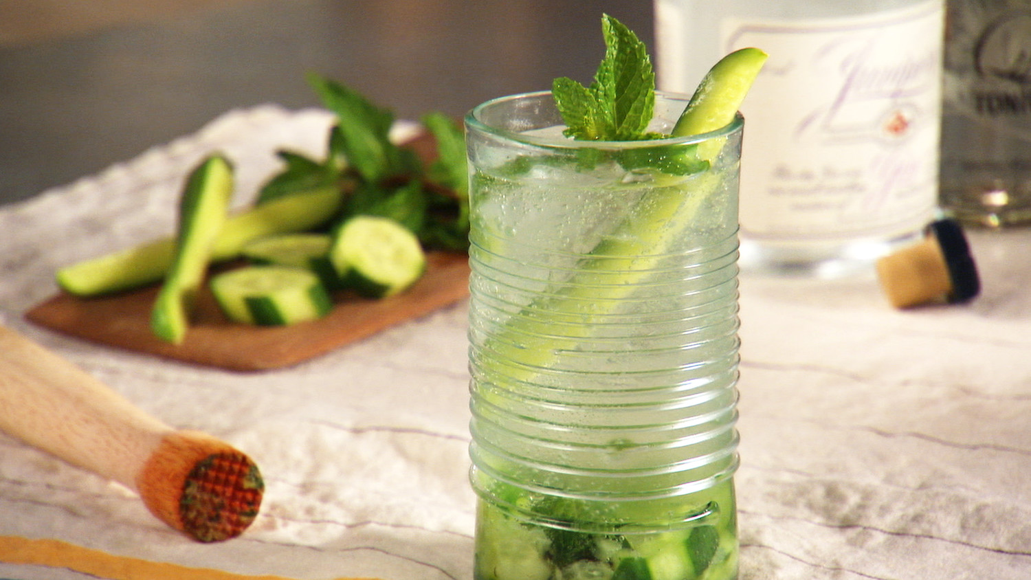 Video: Cucumber-Mint Gin and Tonic | Martha Stewart