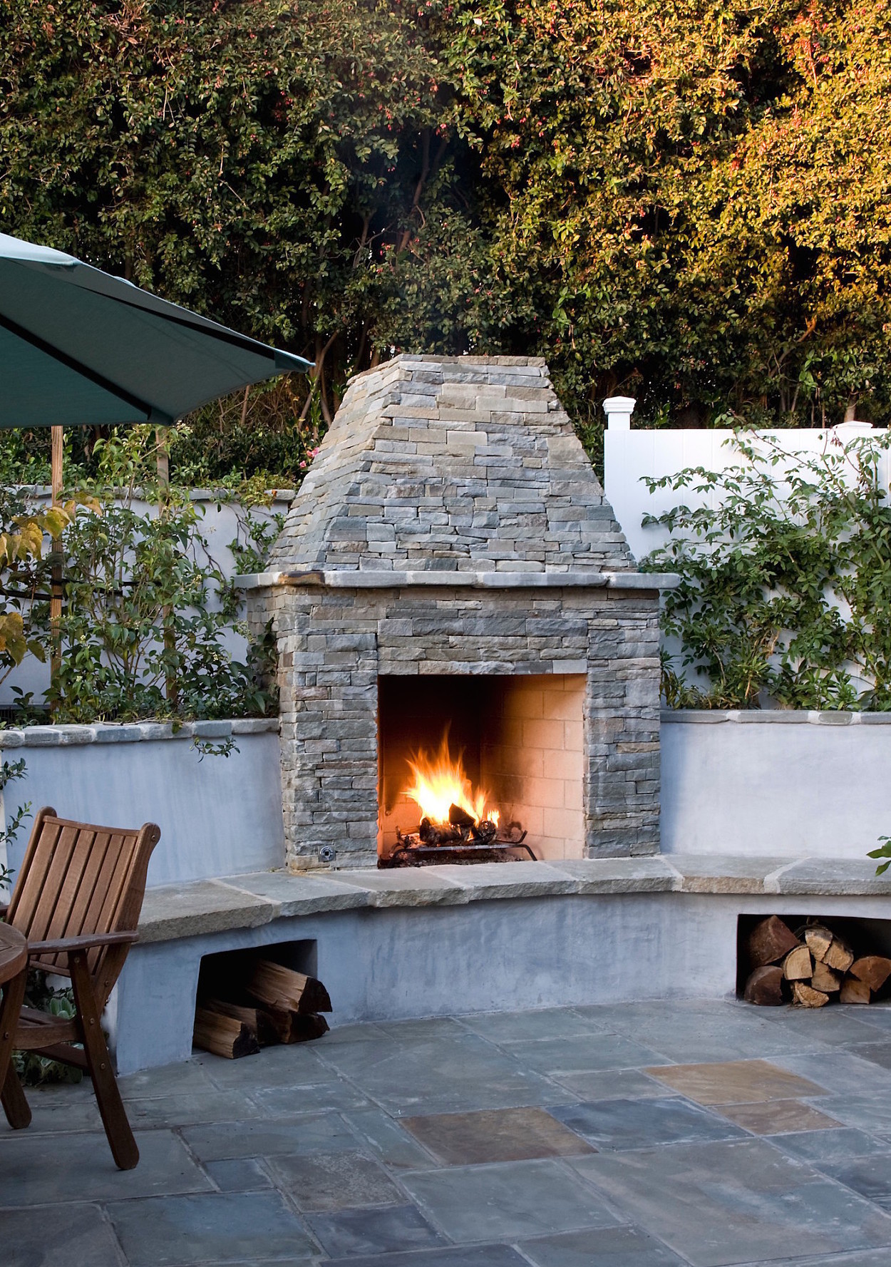 outdoor fireplace 1116