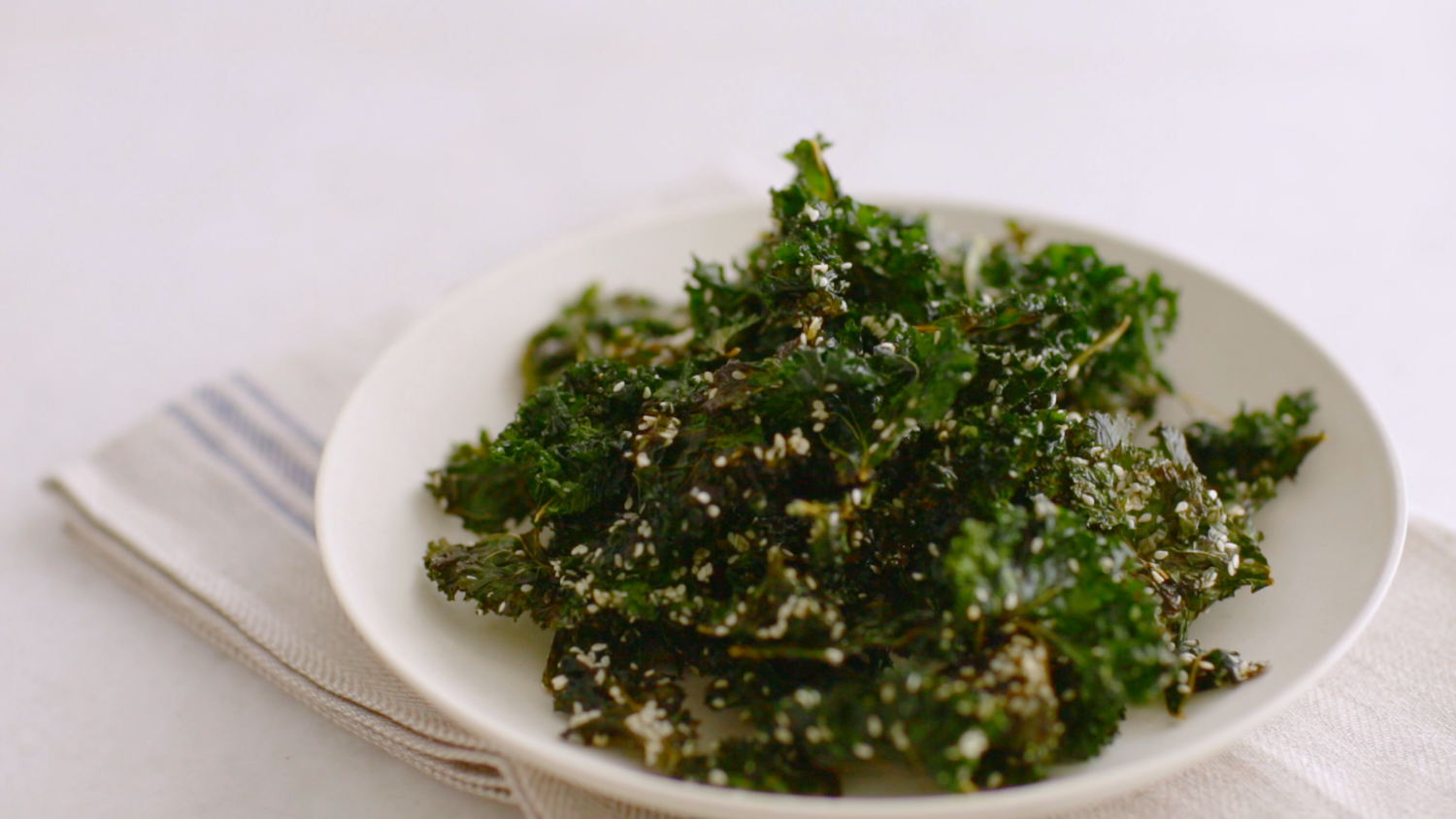 Video Crispy Sesame Kale Chips Martha Stewart