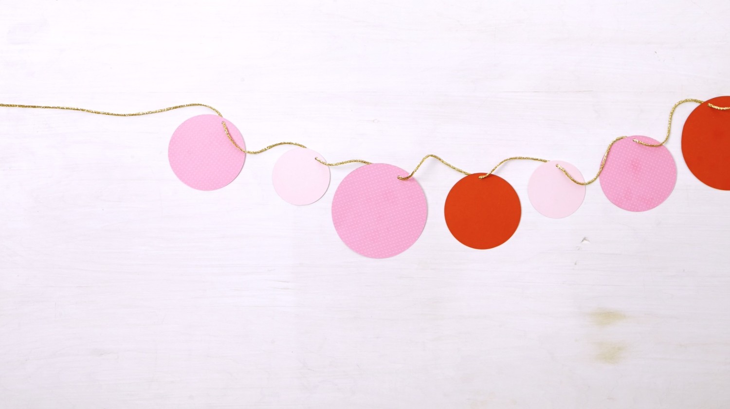 Video DIY Paper Circle Garland Martha Stewart