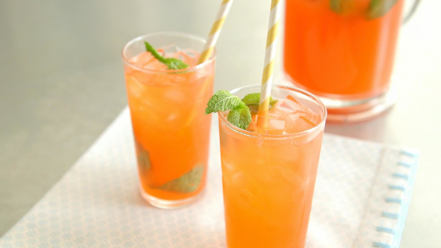 Video StrawberryMint Lemonade Martha Stewart