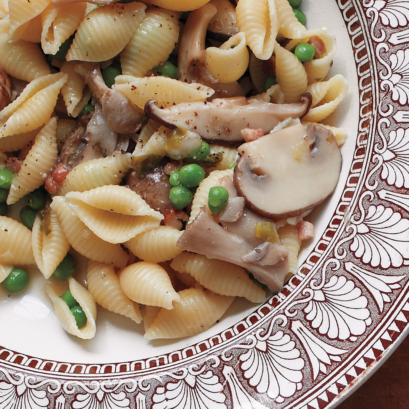 Shells with Peas and Mushrooms
