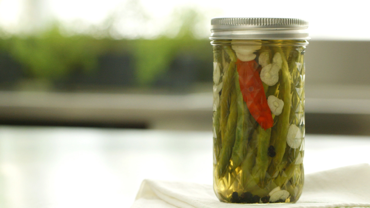 Video Spicy Pickled Green Beans Martha Stewart