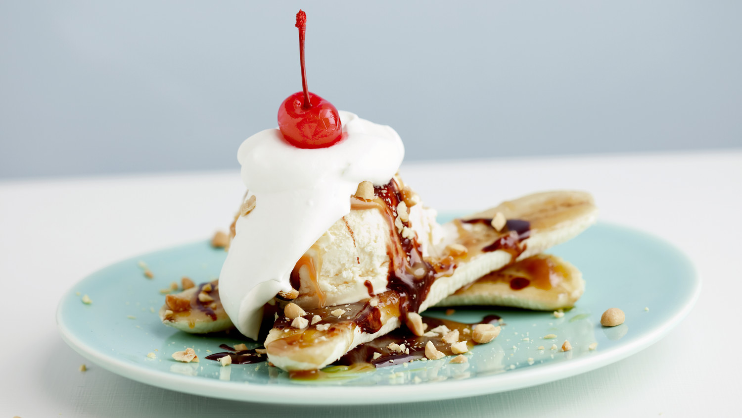 Grilled Banana Splits with Hot Fudge and Rum Caramel Sauce ...