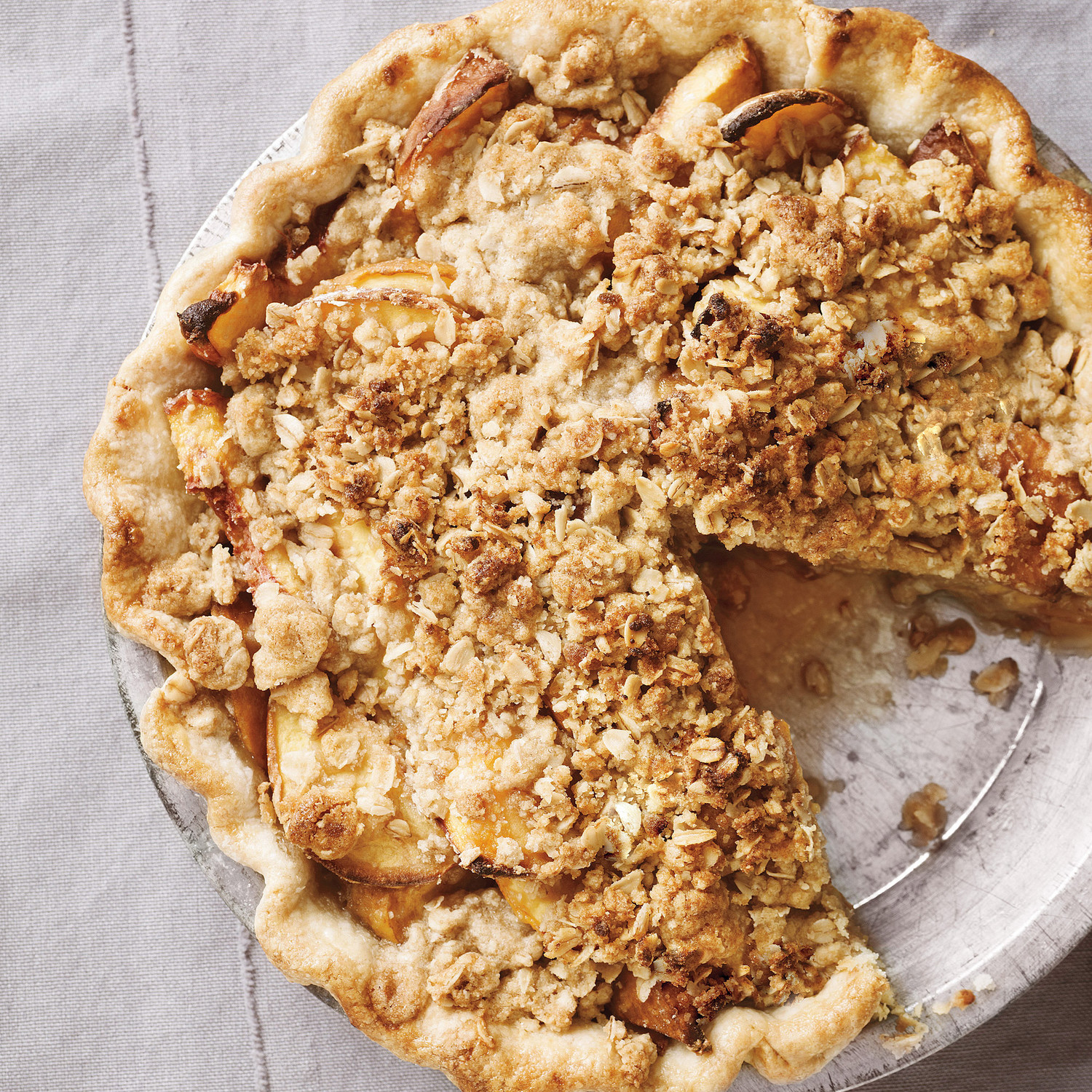 peach pie with crumb topping with canned peaches