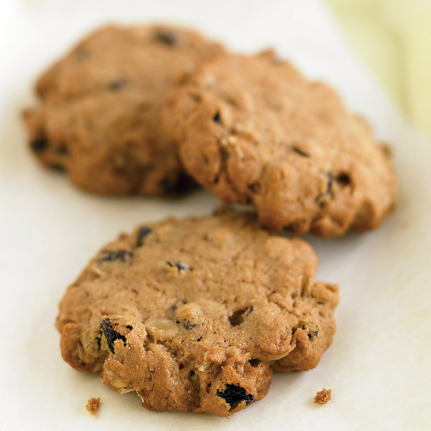 Healthy Oatmeal Cookies   Med103097 0907 Oatmealraisin Sq 