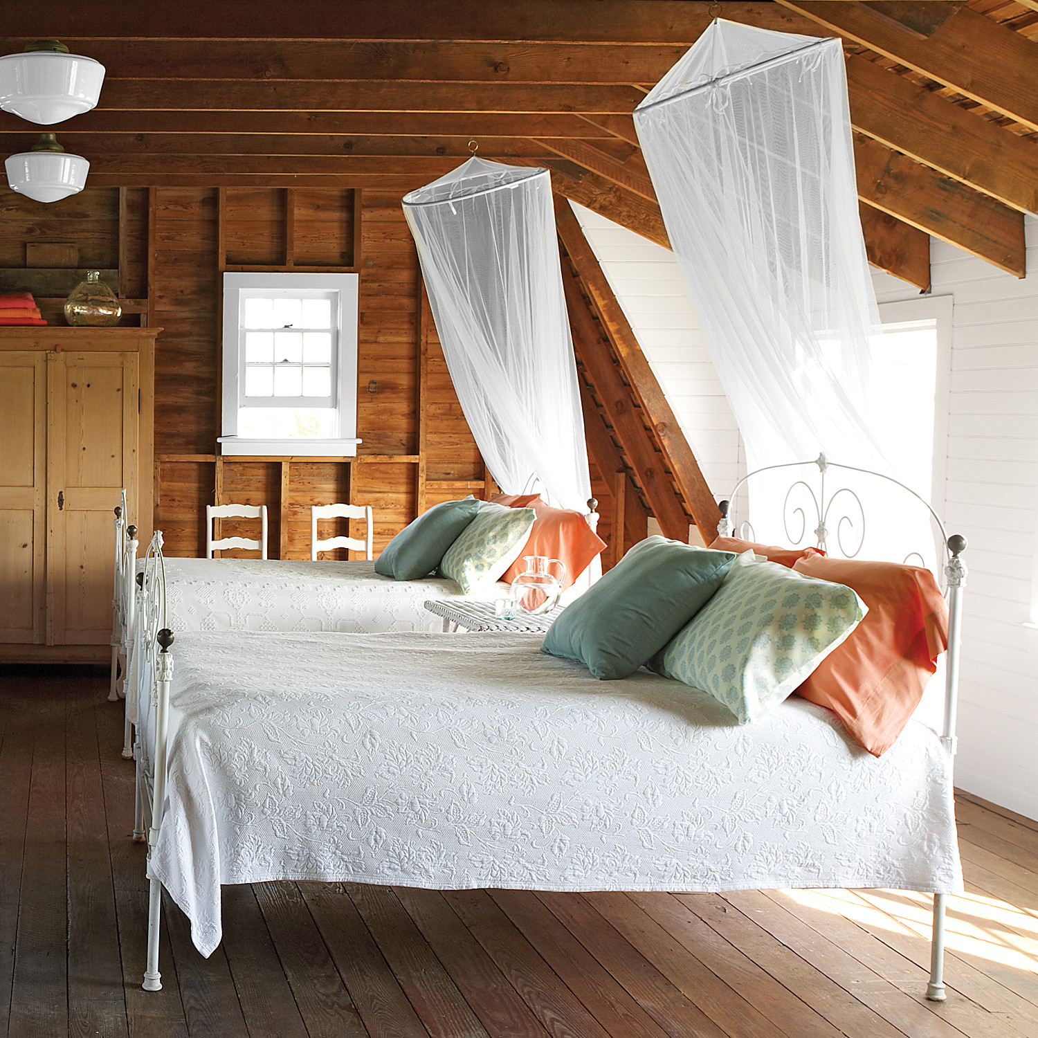 Home Tours Of Amazing Bedrooms Martha Stewart