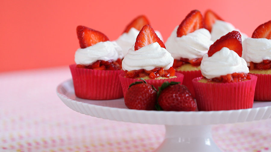 Video: Strawberry Shortcake Cupcake | Martha Stewart