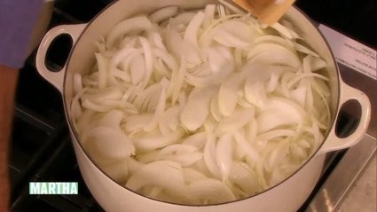 Video: Traditional French Onion Soup | Martha Stewart