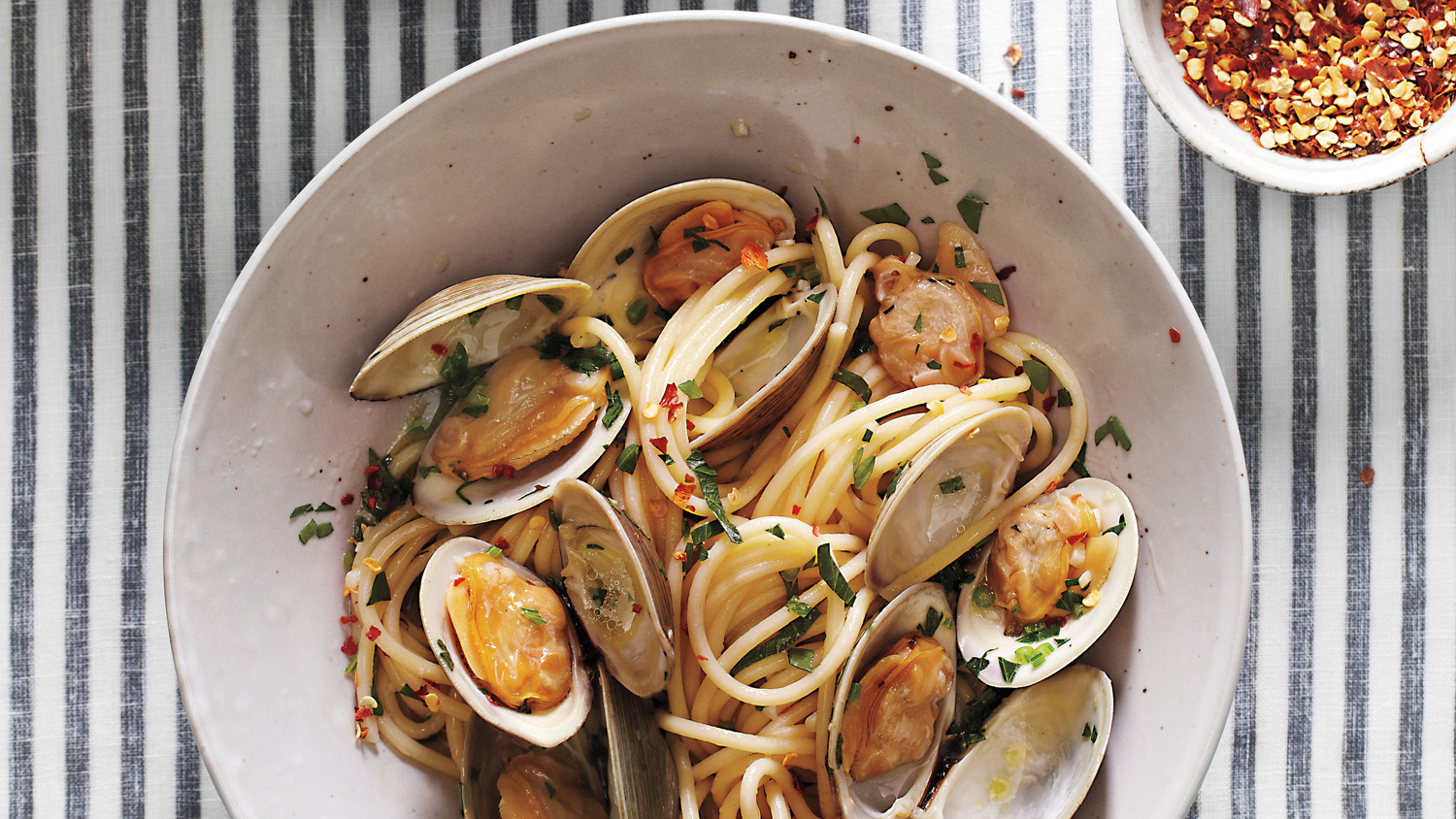 Spicy Clams with Spaghetti