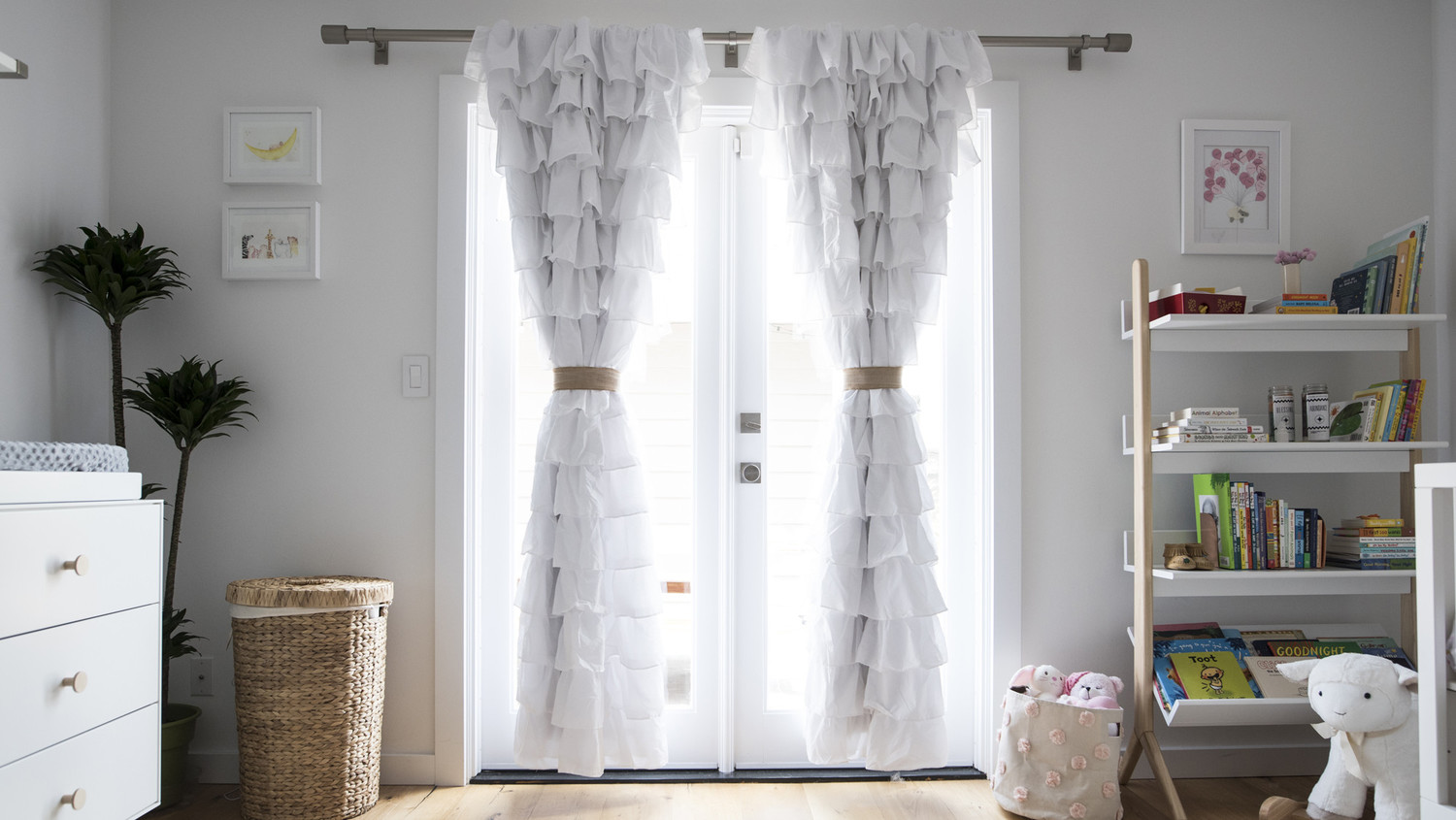 nursery-ruffled-curtains