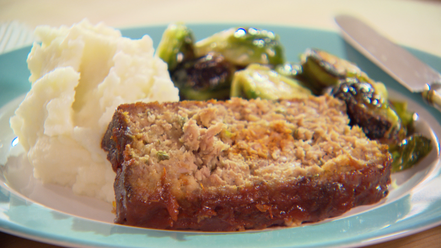 Video Hearty Chorizo Stuffed Meatloaf Martha Stewart