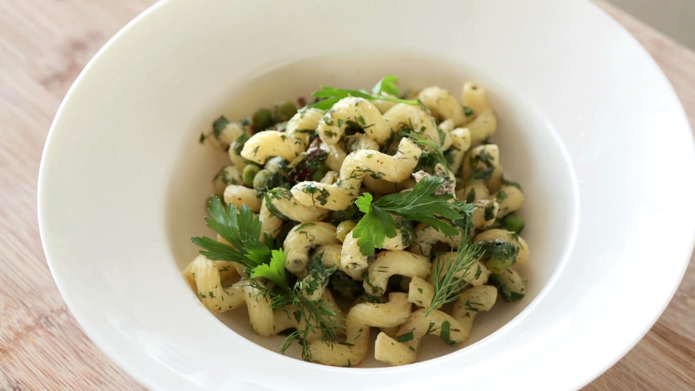 Video Bacon, Pea, and Fresh Herb Pasta Martha Stewart
