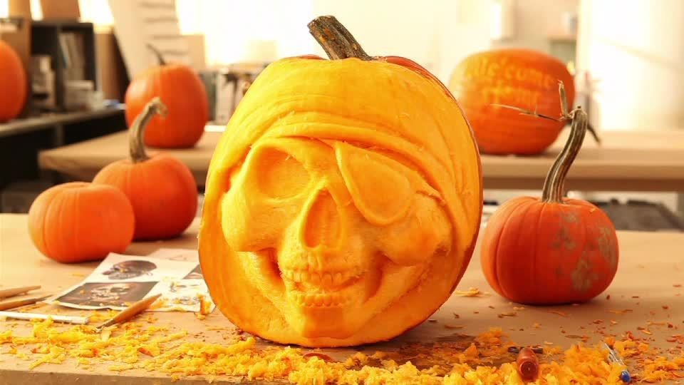 Video: Pirate Skull Halloween Pumpkin | Martha Stewart