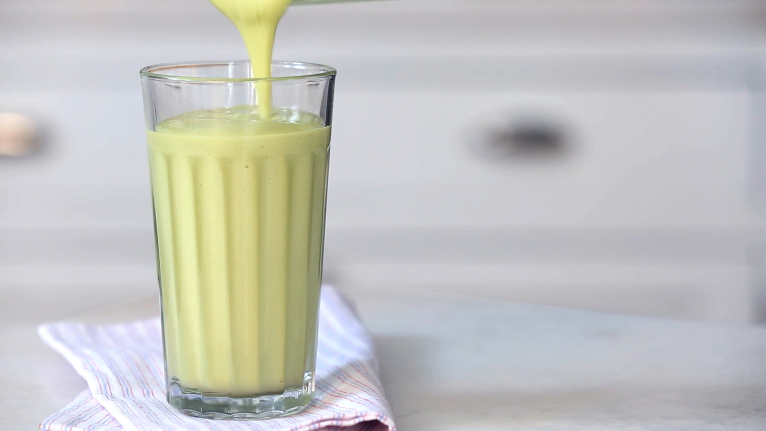 Video AvocadoVanilla Pear Juice Smoothie Martha Stewart
