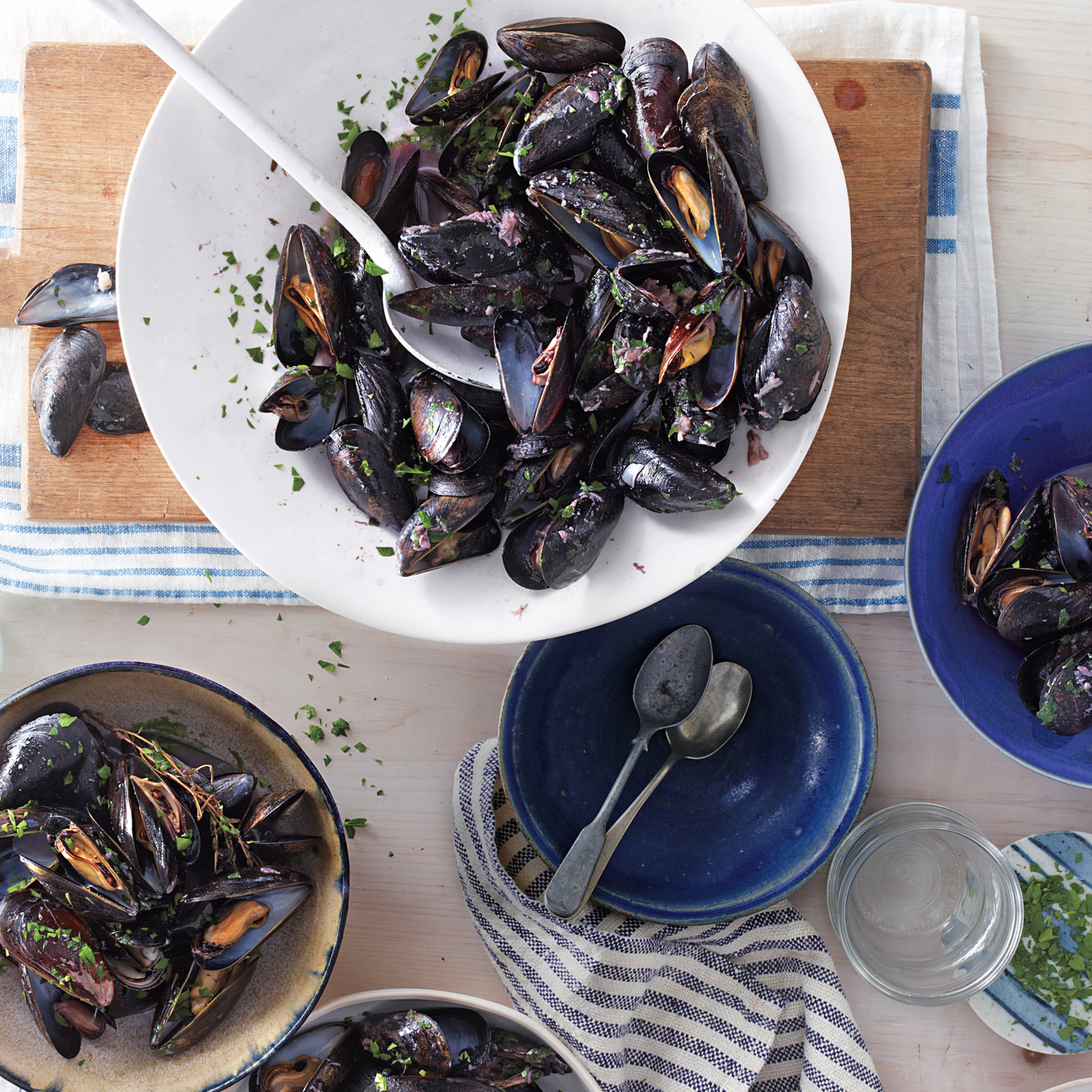 Mussels with Red Wine and Roasted Garlic