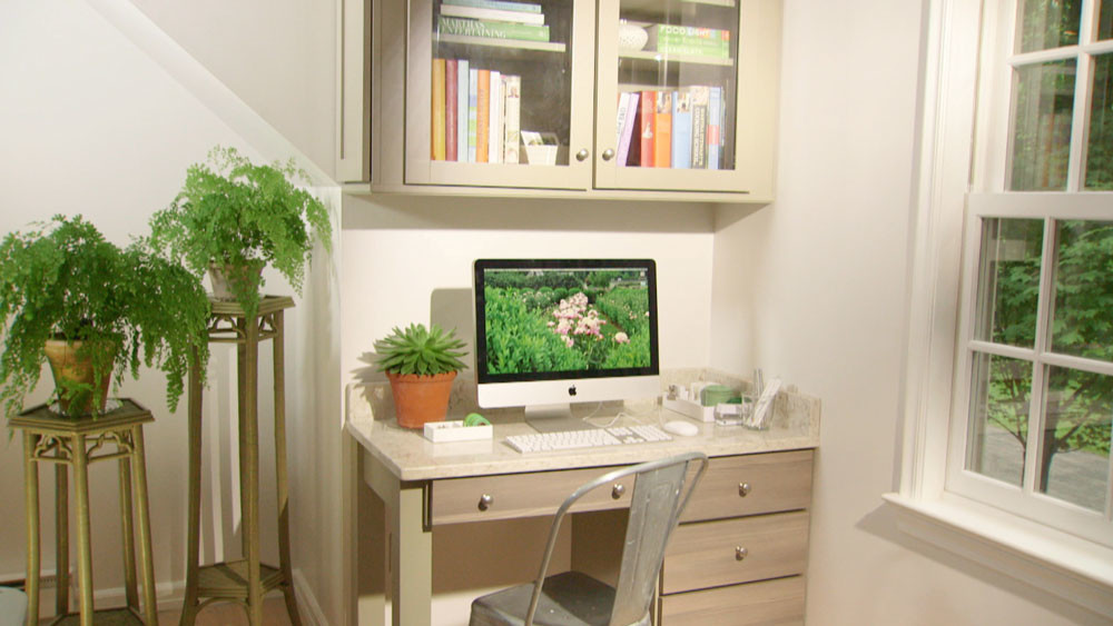Video: Martha Stewart's Small Kitchen Design | Martha Stewart