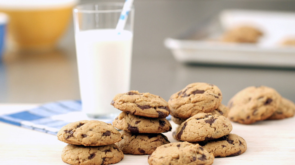 Video Everyday Food Peanut ButterChocolate Chunk Cookies Martha