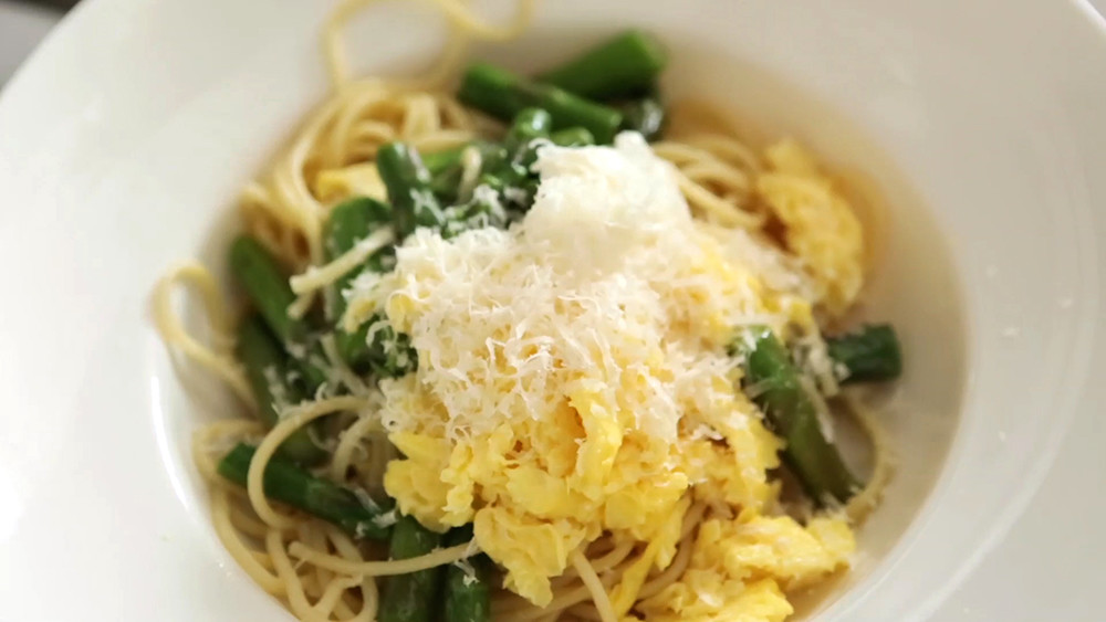 Video Pasta with Asparagus and Scrambled Eggs Martha Stewart