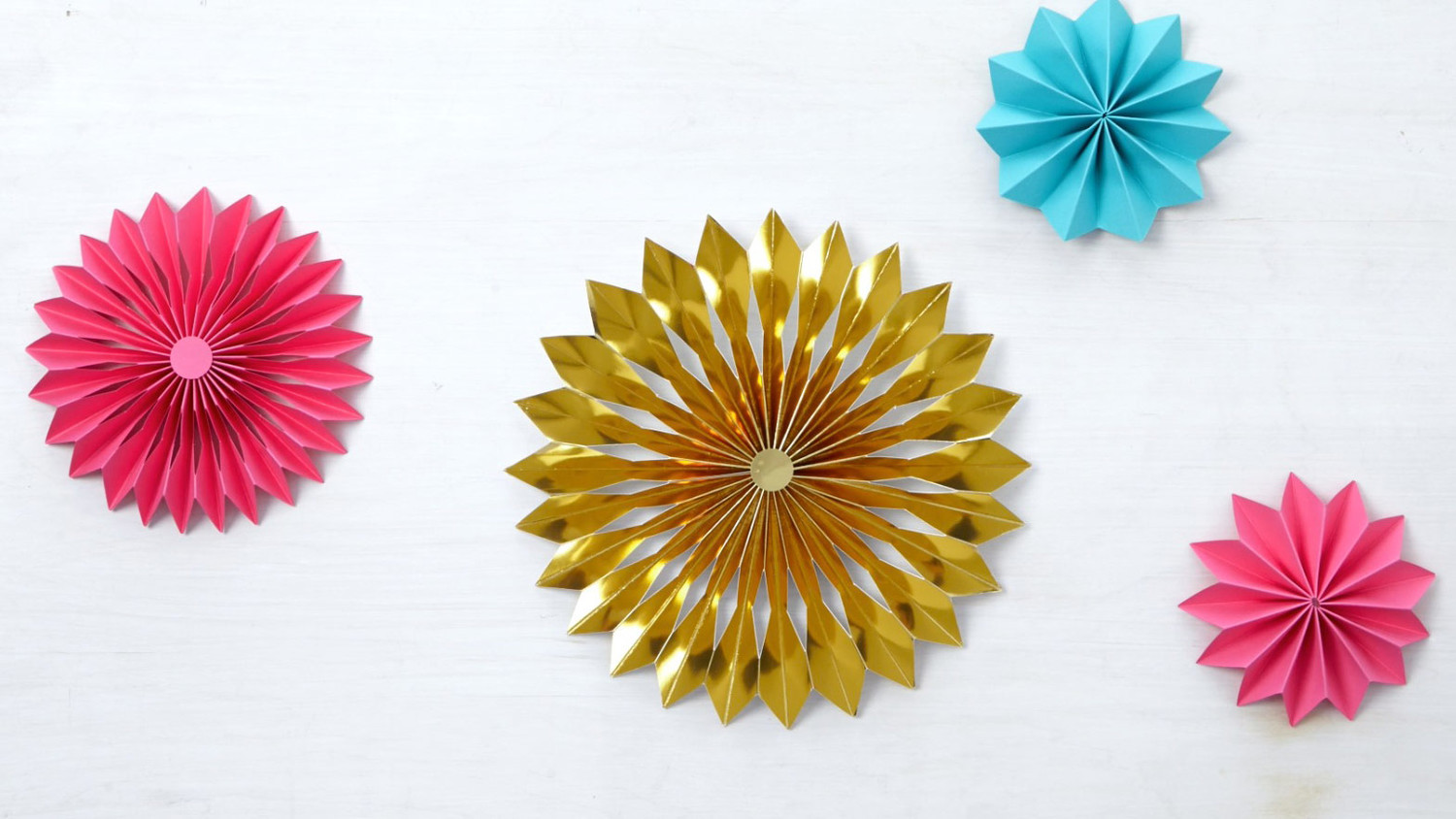 Video How to Make a Rosette Christmas Tree Topper Martha Stewart