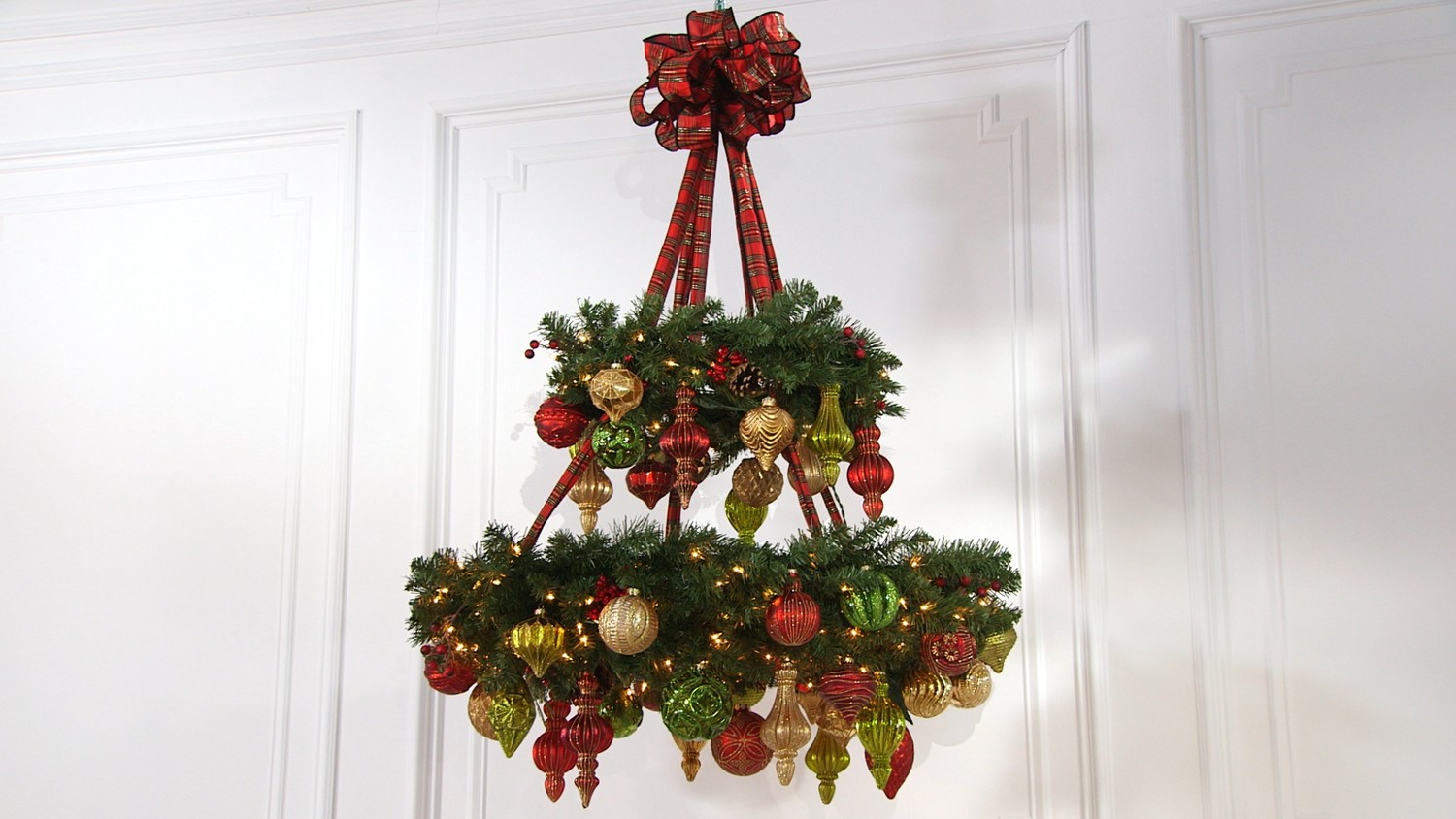 Video Ask Martha How To Make A Wreath Chandelier Video Ask Martha How To Make A Wreath Chandelier