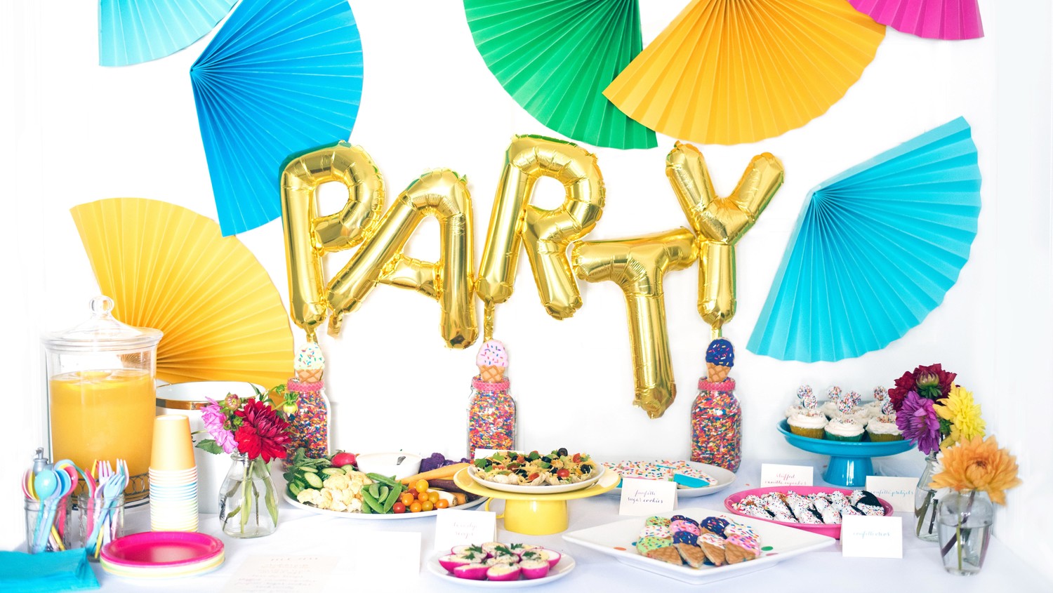 A Fun Balloon Centerpiece to Try at Your Next Party A Fun Balloon Centerpiece to Try at Your Next Party