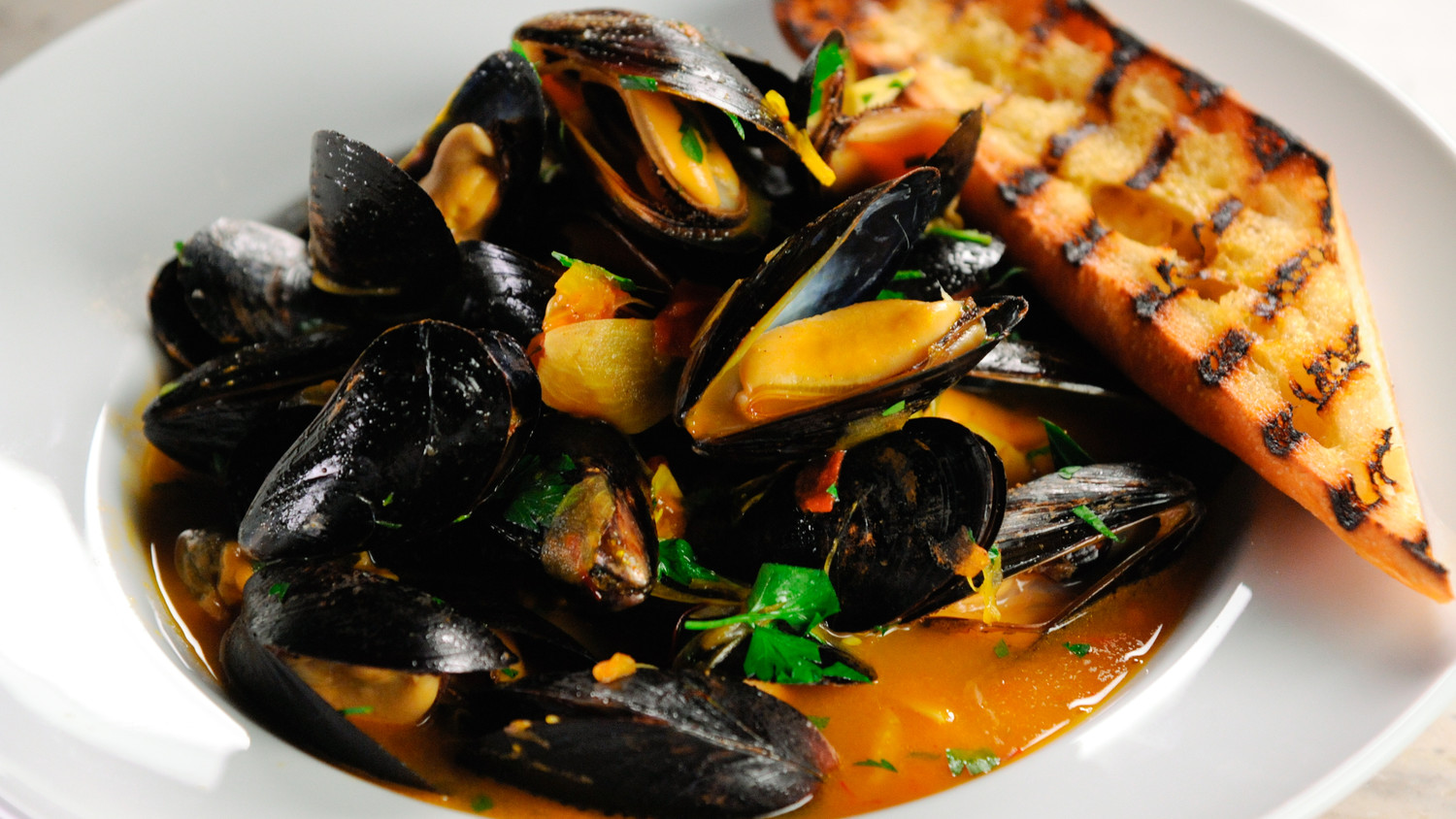 Steamed Mussels with Wine and Saffron Recipe | Martha Stewart