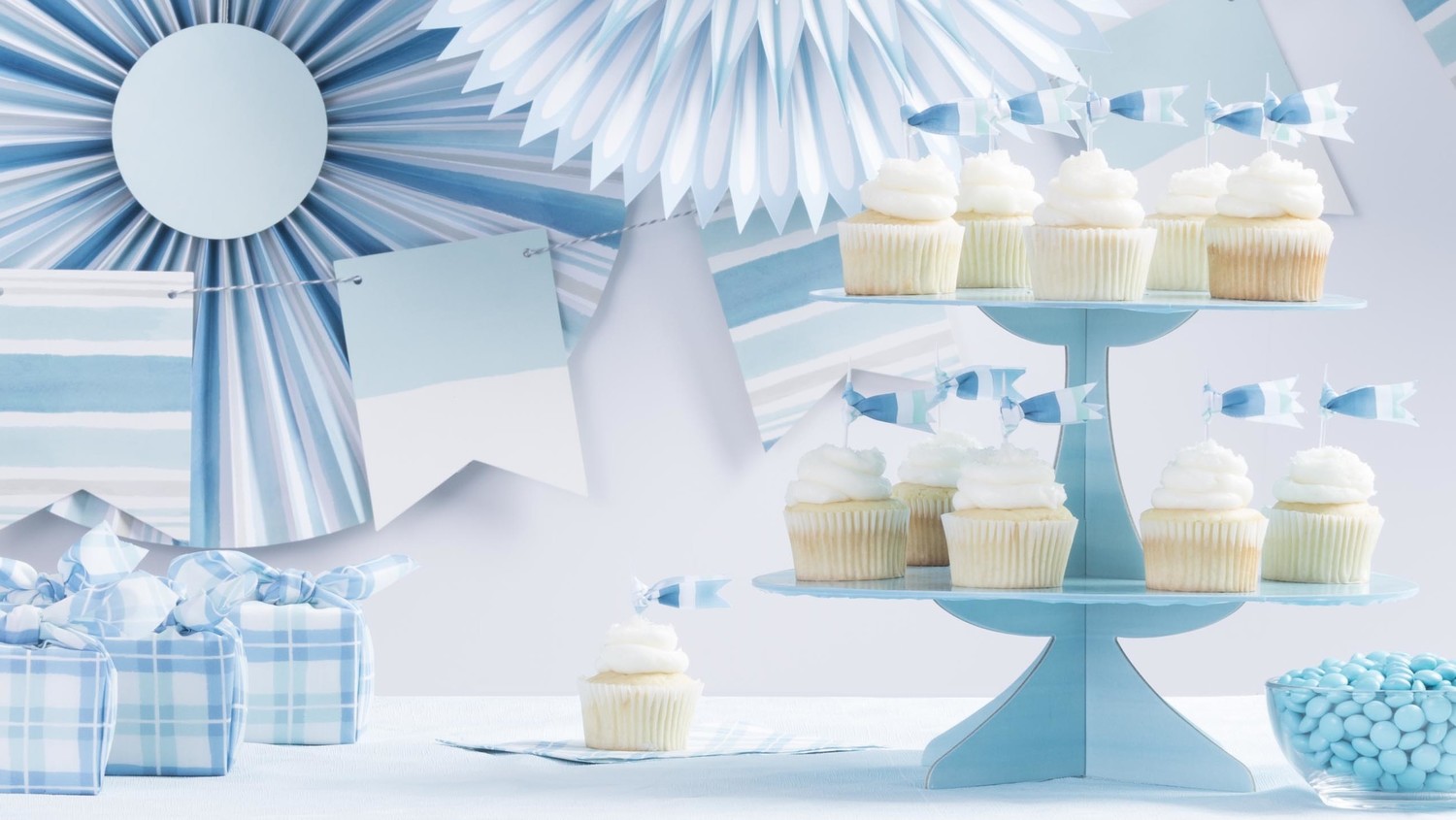 celebrations crafts blue ombre cupcakes display with decorations