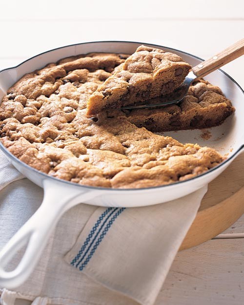 Skillet-Baked Chocolate Chip Cookie