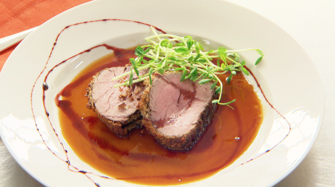 Video Beef Tenderloin with Fresh Horseradish and Black Pepper Crust