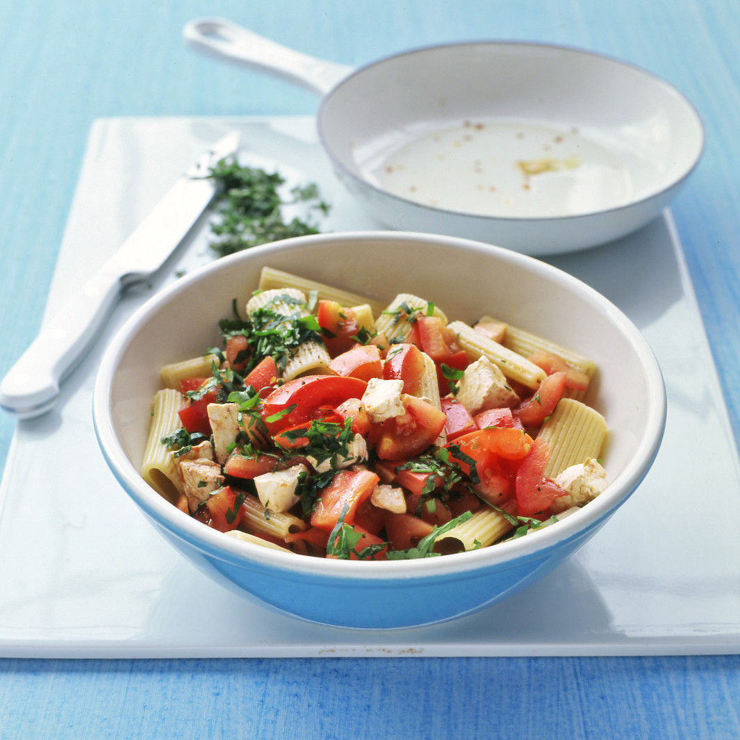 Rigatoni with Tomatoes and Mozzarella