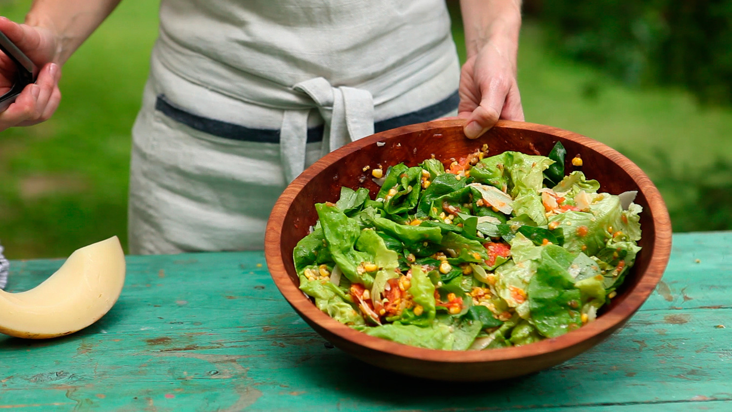 Video Green Salad with Grilled Corn, Cheese, Basil, and GrilledTomato