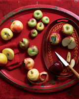 cut apples on tray