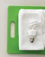 How To Clean Dust Properly Yes There S A Right Way Martha Xd103796 Spr08 Lightbulb Jpg