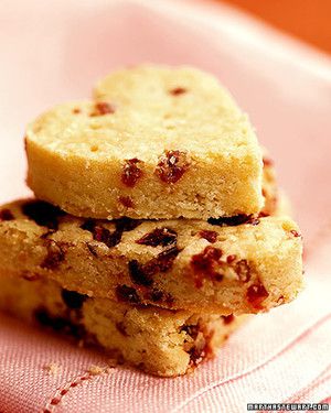 Dried-Cranberry Shortbread Hearts_image