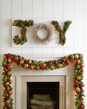 11 Thoughtful Ways to Greet Your Guests for the Holidays