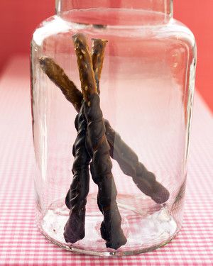 Chocolate-Dipped Pretzels_image