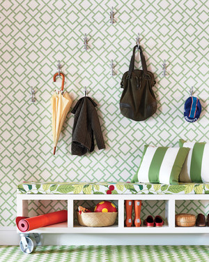 Entryway Organizing Ideas Martha Stewart   Mld105906 0910 Entry4 Vert 