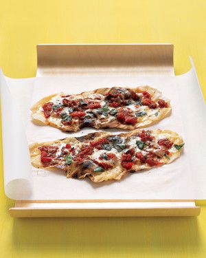 Grilled-Tomato Pizzettes With Basil and Fontina Cheese_image