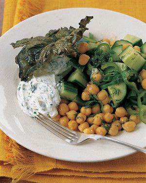 Cucumber-Chickpea Salad with Herbed Yogurt_image