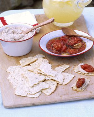 Smoked-Bluefish Pate with Roasted Tomatoes on Crackers_image