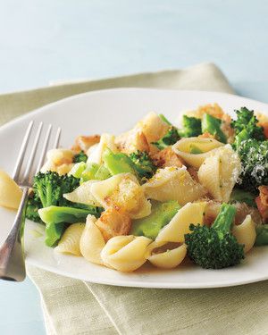 Broccoli Pasta with Parmesan Croutons_image