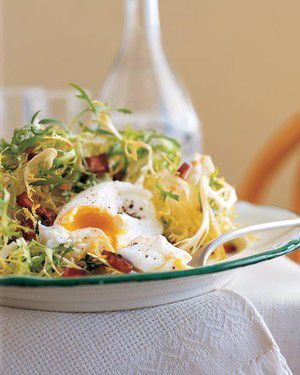 Frisee with Lardons and Poached Eggs_image