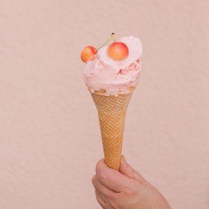 ice-cream-pink-bg