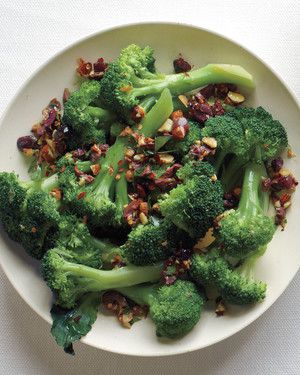 Broccoli with Almonds and Olives_image