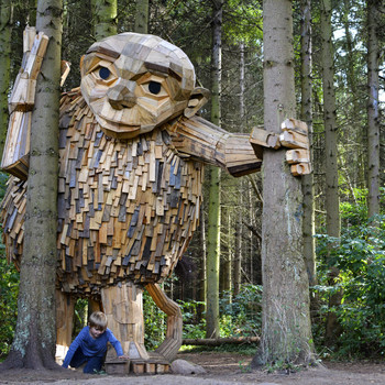 thomas dambo wooden giant recycled material sculpture