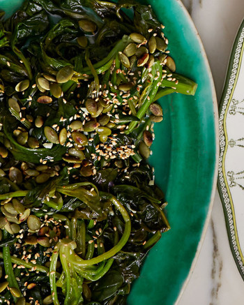 sauteed-spinach-with-pepitas-and-sesame-seeds-102797693.jpg