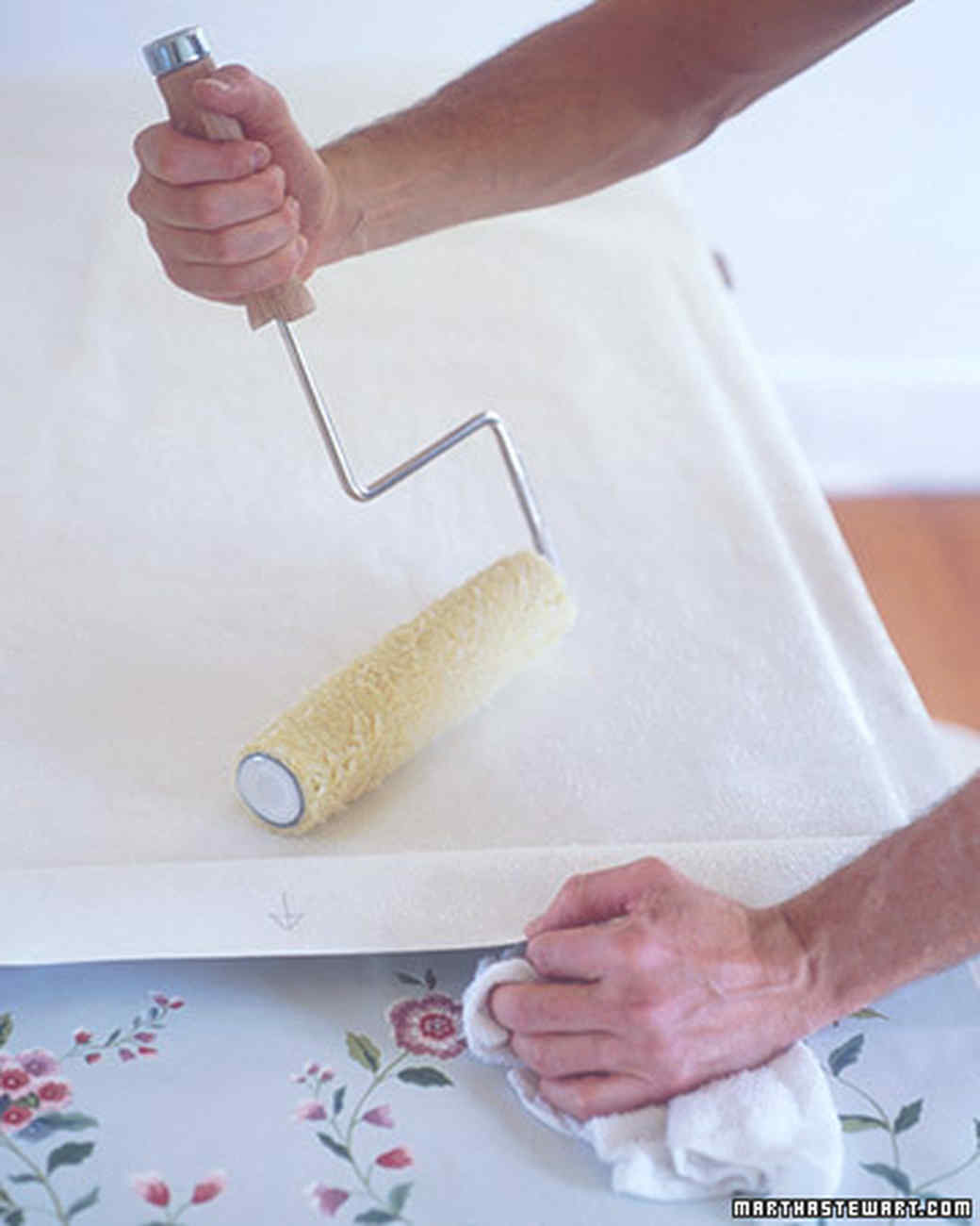 hanging wallpaper gluing and