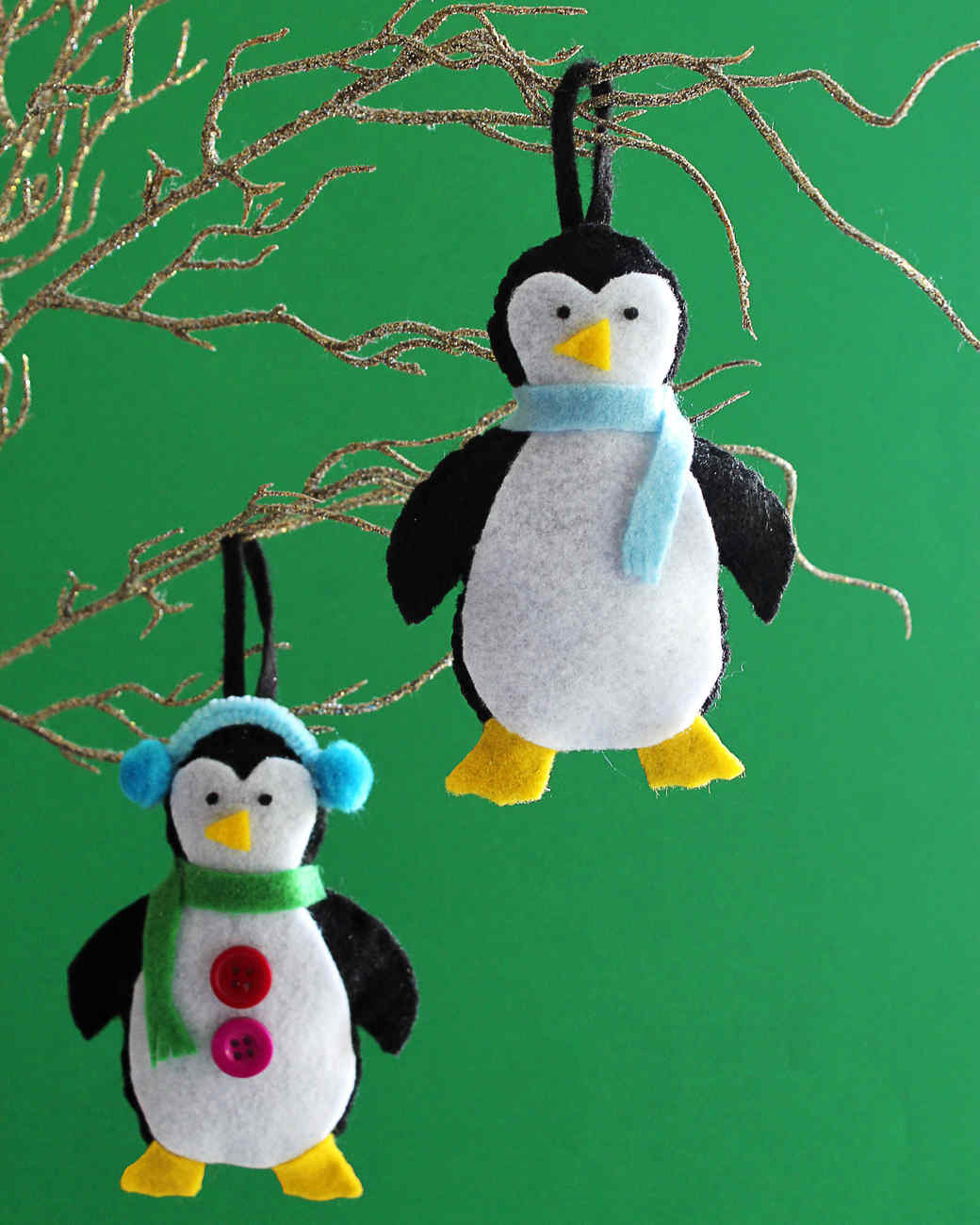 make your own adorable felt penguin ornaments for the holidays
